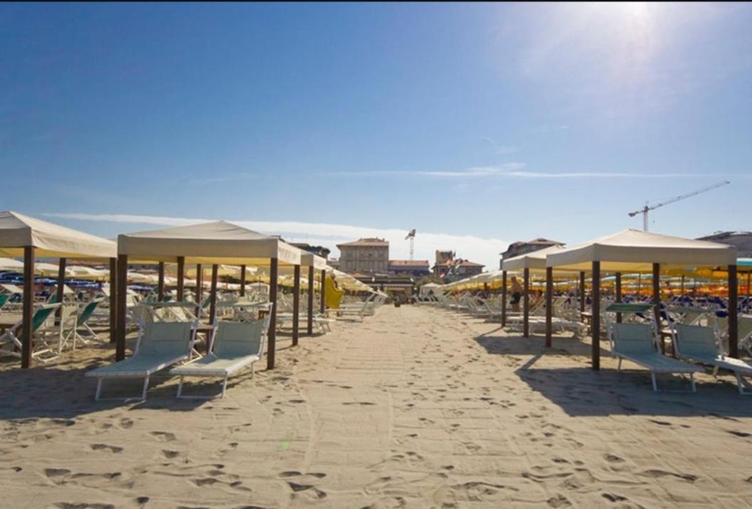 Historical Apartments By Seaside Viareggio Exterior foto